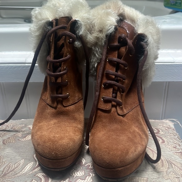 Gucci furred top boots - Picture 2 of 3